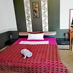 Grosse In Dritter Etage Mit Terrasse Im Altstadtzentrum - Chiplakoff *