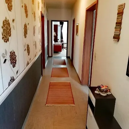 Grosse In Dritter Etage Mit Terrasse Im Altstadtzentrum - Chiplakoff *