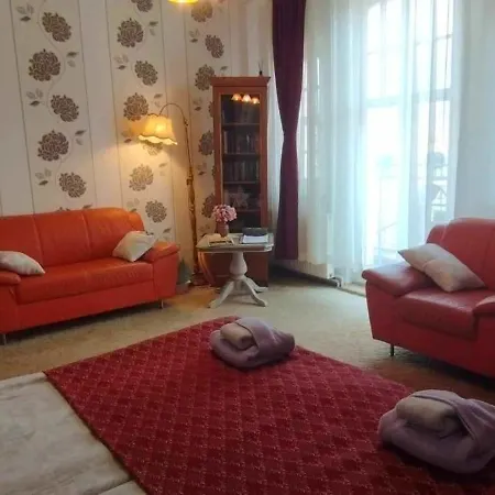 Grosse In Dritter Etage Mit Terrasse Im Altstadtzentrum - Chiplakoff