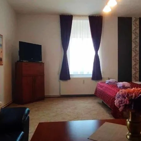 Grosse In Dritter Etage Mit Terrasse Im Altstadtzentrum - Chiplakoff 아파트