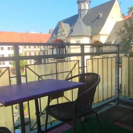 Grosse In Dritter Etage Mit Terrasse Im Altstadtzentrum - Chiplakoff