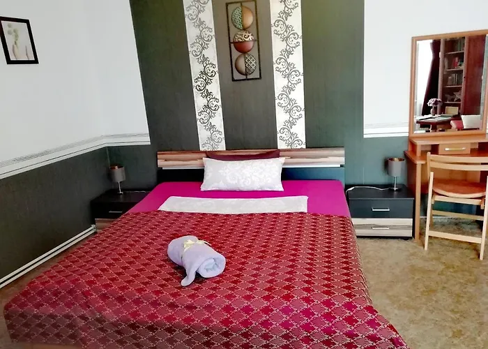 Grosse In Dritter Etage Mit Terrasse Im Altstadtzentrum - Chiplakoff *