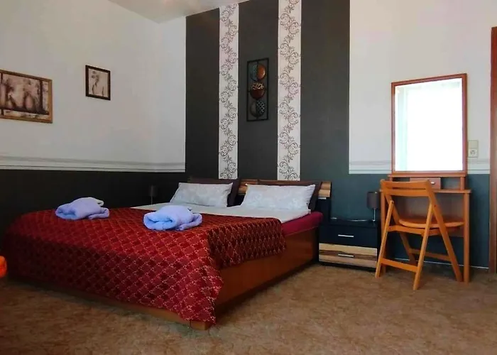 Grosse In Dritter Etage Mit Terrasse Im Altstadtzentrum - Chiplakoff *