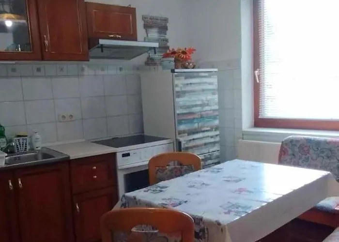 Grosse In Dritter Etage Mit Terrasse Im Altstadtzentrum - Chiplakoff Apartment