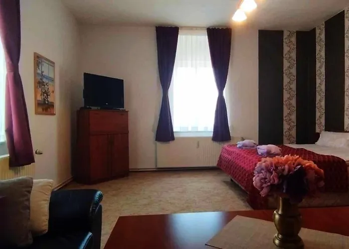 Grosse In Dritter Etage Mit Terrasse Im Altstadtzentrum - Chiplakoff Apartment